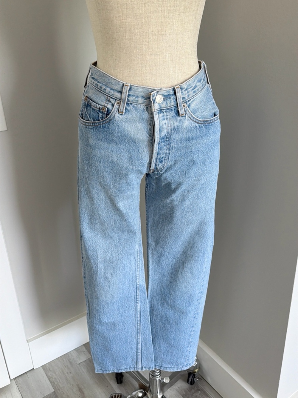 1995 Levi's 501 Women's Straight Light Wash Blue Denim Button Fly 5-Pocket Jeans